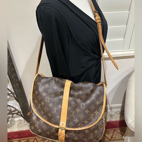 LOUIS VUITTON Saumur 35 Shoulder bag - Picture 5 of 13